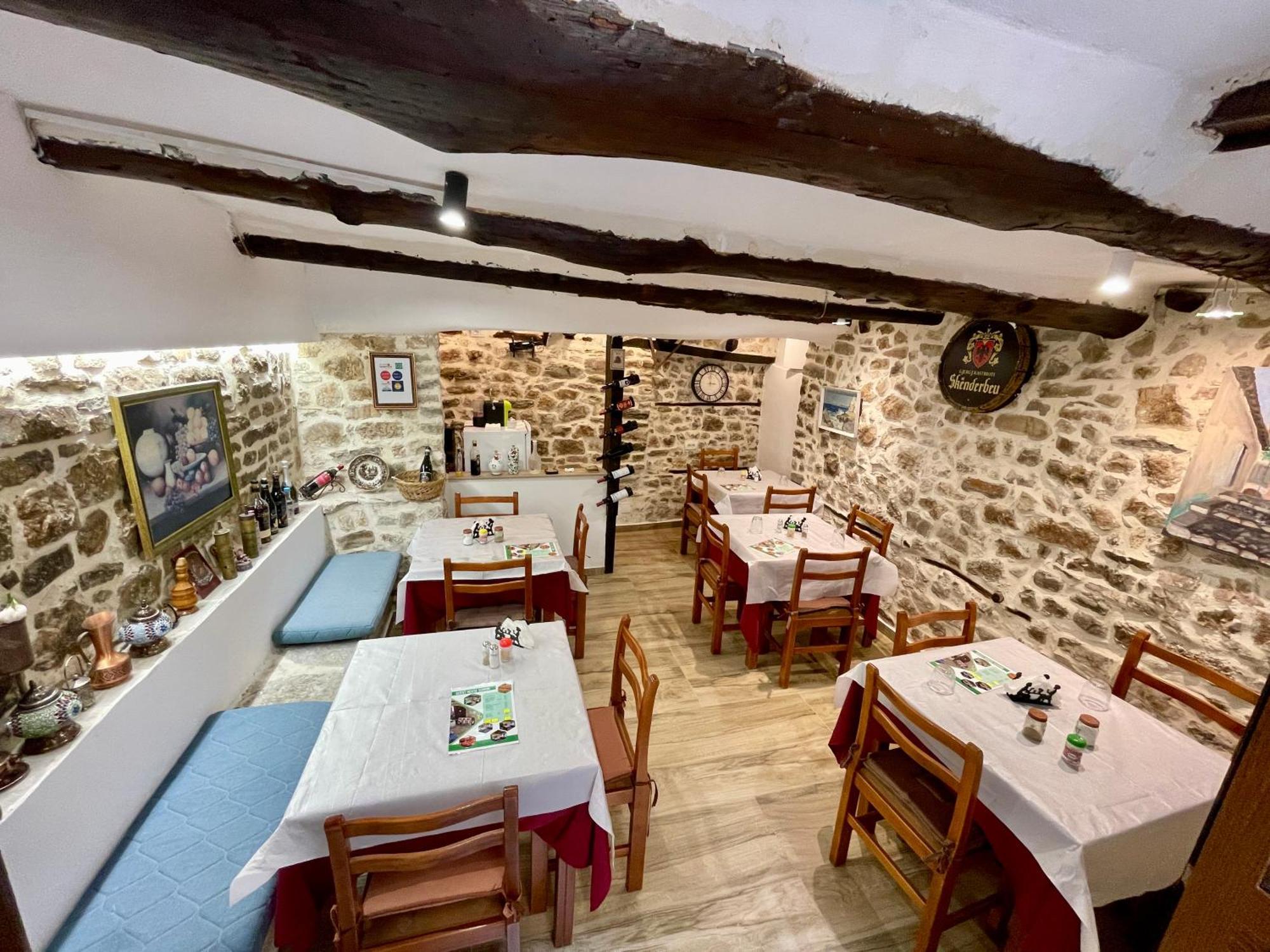 Nocleg ze śniadaniem Restaurant & Semani *
